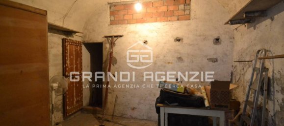 28m² Warehouse in Parma, Italy No. 310192 7