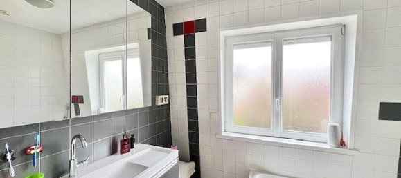 3 bedrooms House in Elancourt, France No. 351649 8