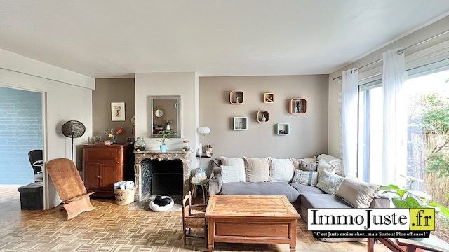 3 bedrooms House in Elancourt, France No. 351649