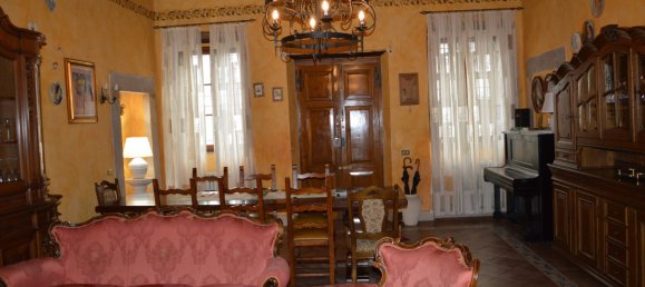 6 bedrooms House in Lucca, Italy No. 80060 3