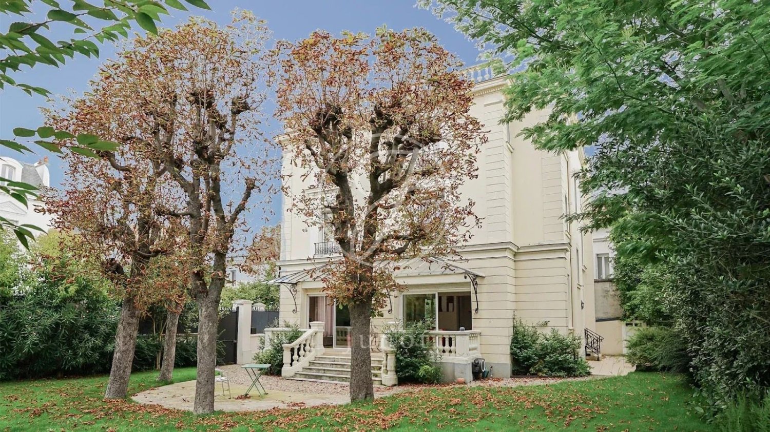 9غرفة منزل في Asnieres-sur-Seine, France رقم 163342