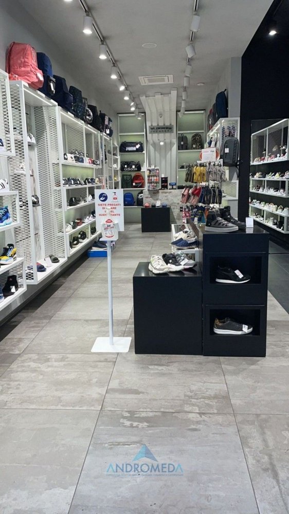 70m² Commercial property in Naples, Italy No. 64885