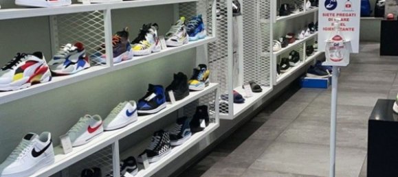 70m² Commercial property in Naples, Italy No. 64885 4