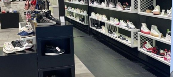 70m² Commercial property in Naples, Italy No. 64885 2