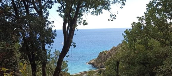 7 rooms Apartment in Varazze, Italy No. 220981 2