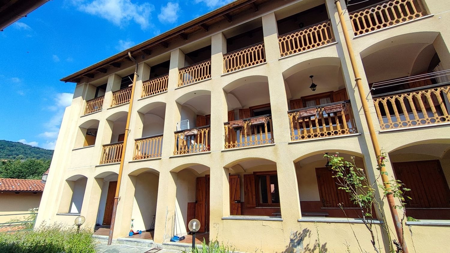 Apartamento de 4 dormitorios en Netro, Italy No. 327436