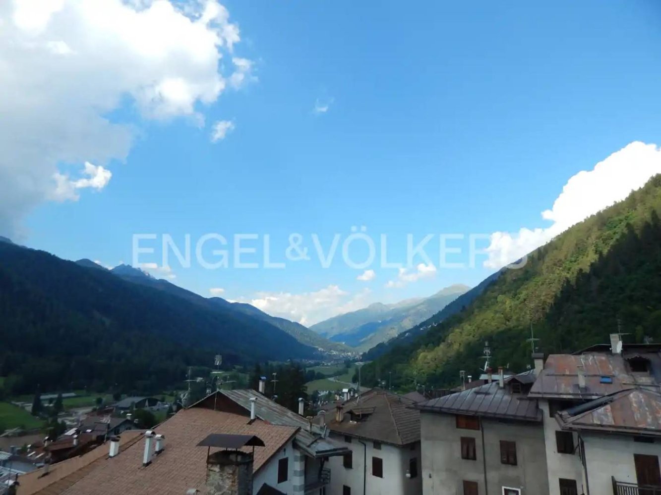 3 bedrooms Apartment in Mezzana, Italy No. 107029