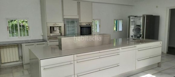 4 bedrooms Villa in Marbella, Spain No. 29094 4