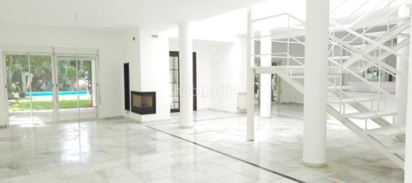 4 bedrooms Villa in Marbella, Spain No. 29094 2