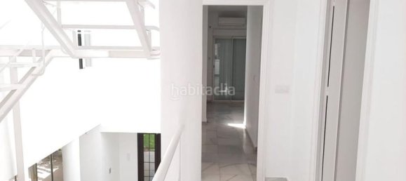 4 bedrooms Villa in Marbella, Spain No. 29094 3