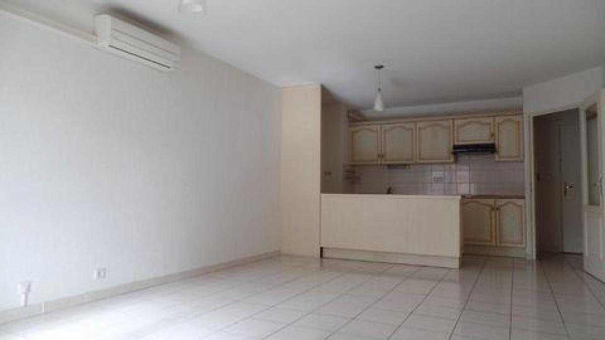 2 bedrooms Apartment in Nimes, France No. 36425