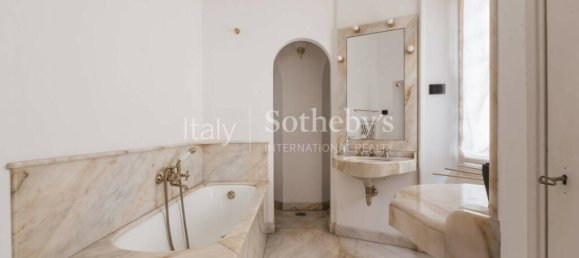 4 bedrooms Villa in Rome, Italy No. 85333 16