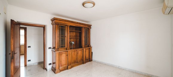 3 rooms Apartment in Rome, Italy No. 190568 9