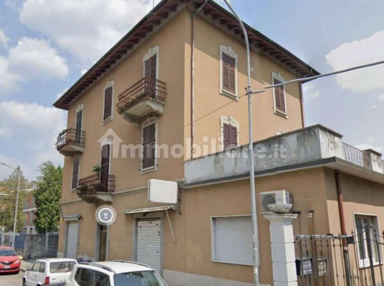 Apartamento de 3 dormitorios en Como, Italy No. 380601