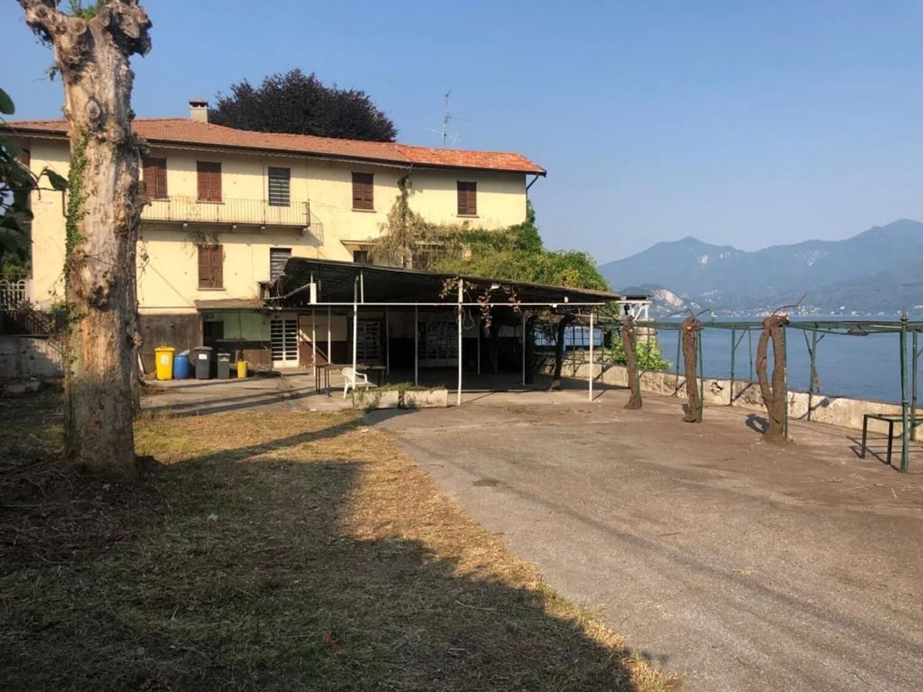 500m² Commercial property in Ghiffa, Italy No. 322728