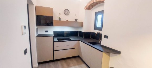 2 rooms Apartment in Florence, Italy No. 49485 8