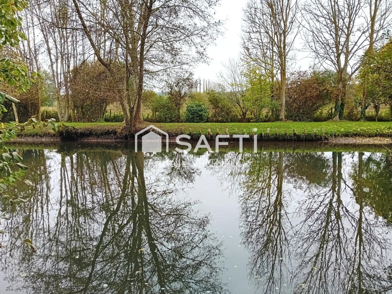 3646m² Land in Dreux, France No. 153703