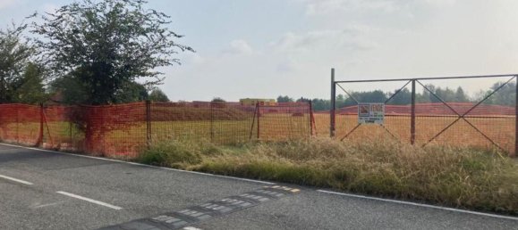 30 rooms Land in San Carlo Canavese, Italy No. 17610 16