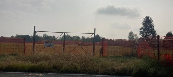 30 rooms Land in San Carlo Canavese, Italy No. 17610 17