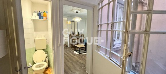 Estudio en Lyon, France No. 200679 3