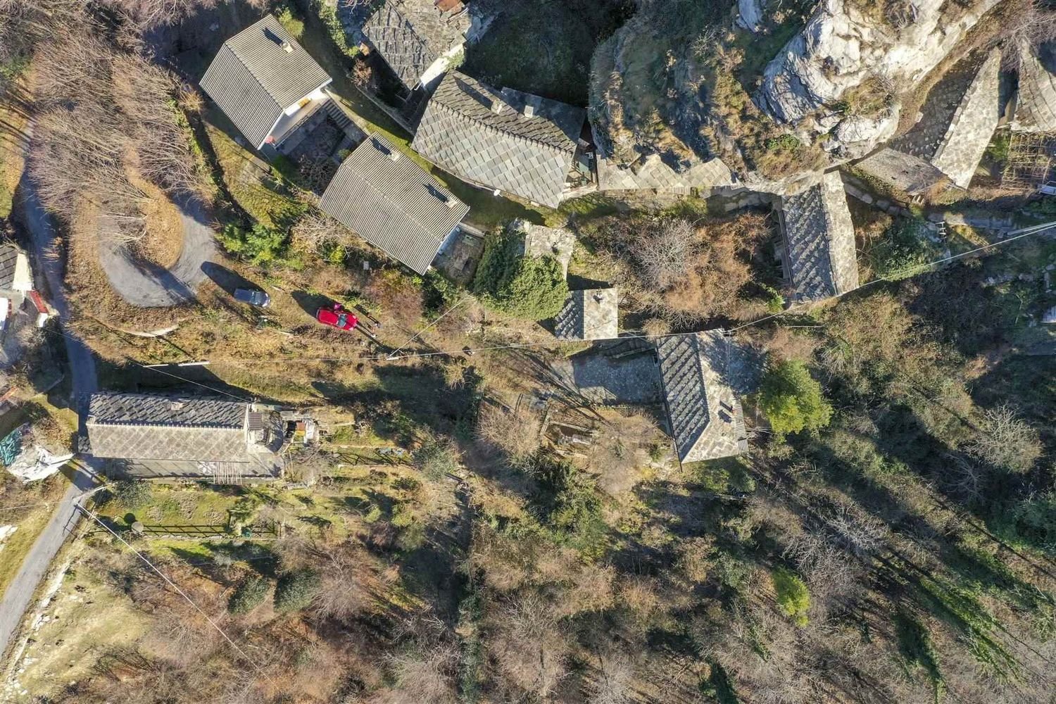 6 rooms House in Barge, Italy No. 106365