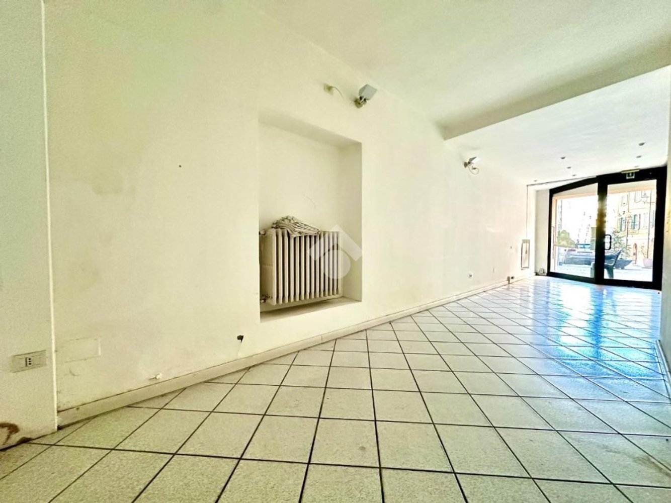 Коммерческая недвижимость 50м² в Тортона, Италия № 7602