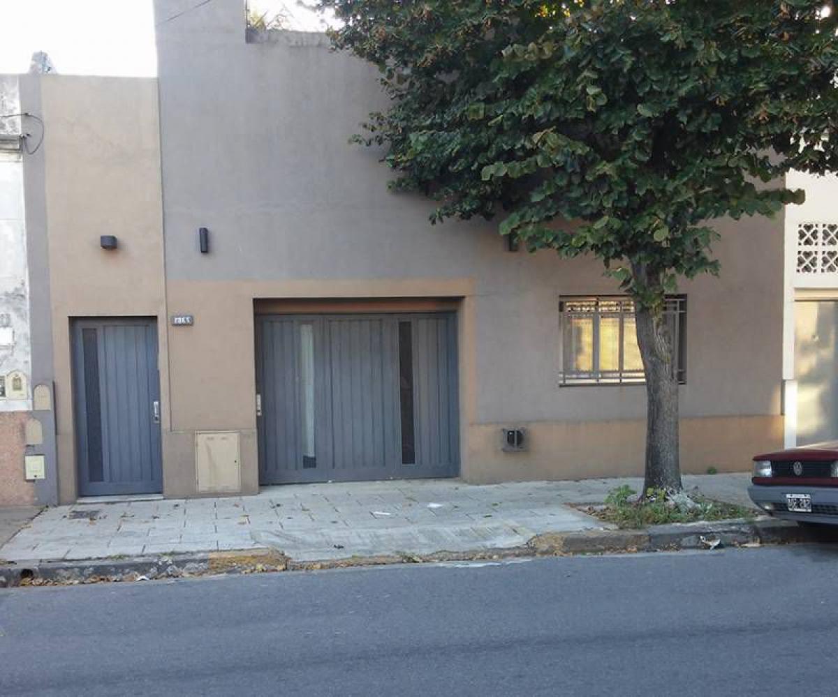 Casa de 4 dormitorios en Buenos Aires, Argentina No. 85810