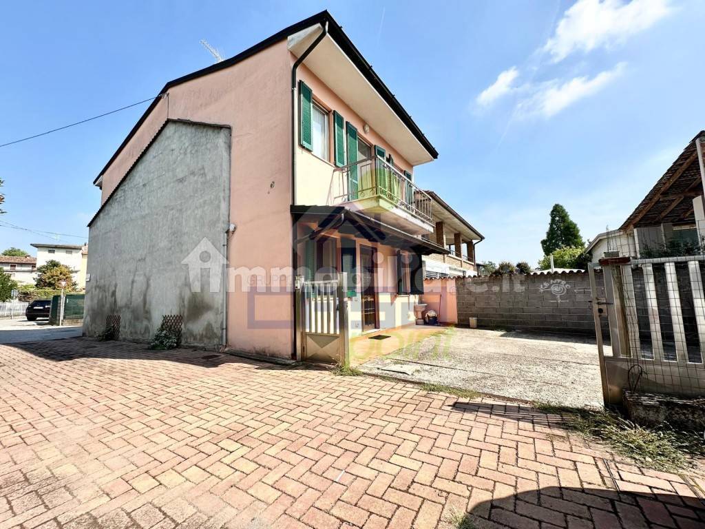 Casa T3 em San Bassano, Italy N.º 366023