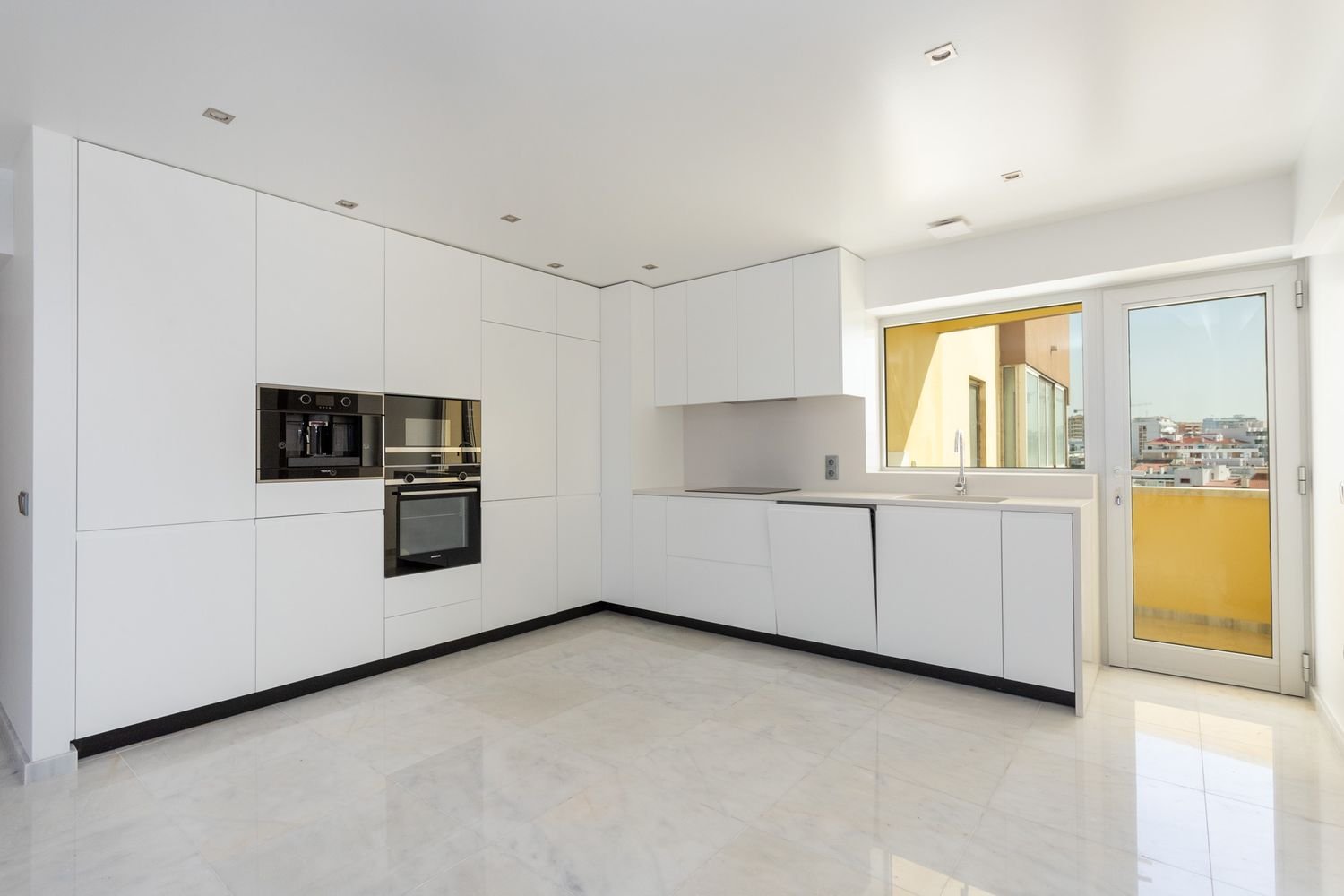 2 bedrooms Apartment in Faro, Portugal No. 75693