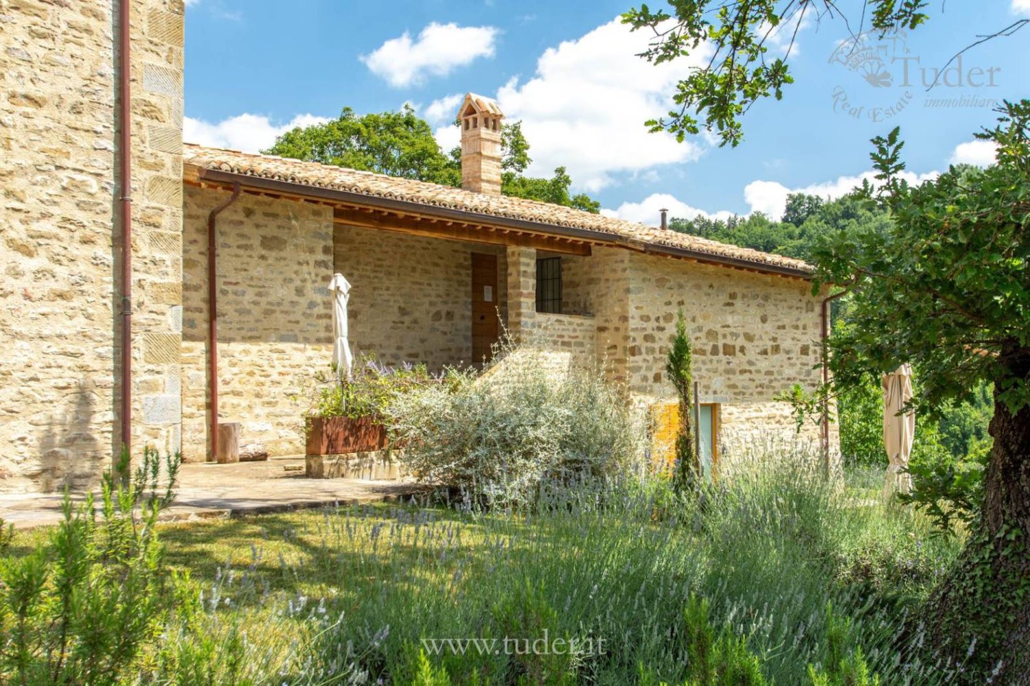 5 bedrooms House in Assisi, Italy No. 116455