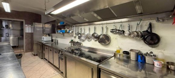 Propiedad comercial de 3 habitaciónes en Salò, Italy No. 293759 4