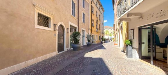 Propiedad comercial de 3 habitaciónes en Salò, Italy No. 293759 14