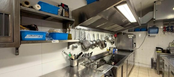 Propiedad comercial de 3 habitaciónes en Salò, Italy No. 293759 20