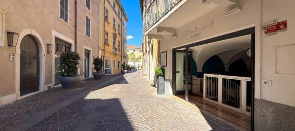 Propiedad comercial de 3 habitaciónes en Salò, Italy No. 293759 27