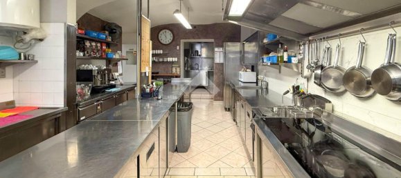 Propiedad comercial de 3 habitaciónes en Salò, Italy No. 293759 11