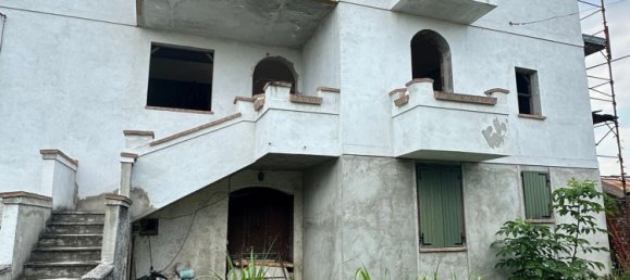 4 rooms House in Ziano Piacentino, Italy No. 88597 2