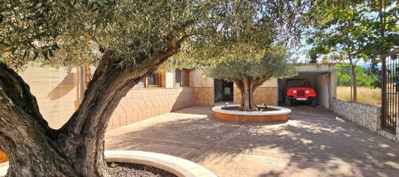 4 bedrooms House in Yecla, Spain No. 151380 3