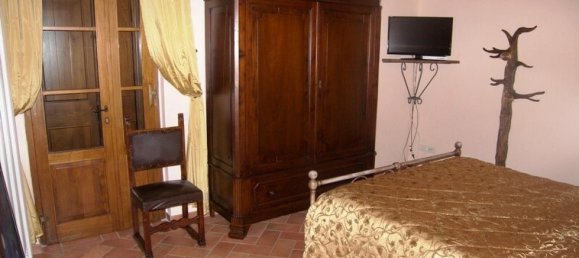 Studio in Asciano, Italy No. 1487 12