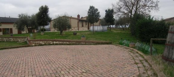 Studio in Asciano, Italy No. 1487 8