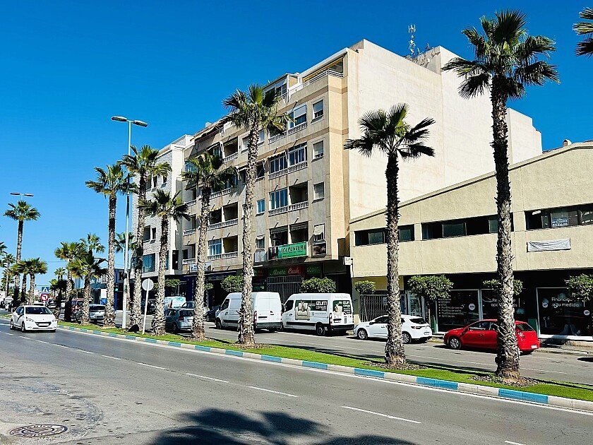 Apartamento de 4 dormitorios en Nueva Torrevieja, Spain No. 287187