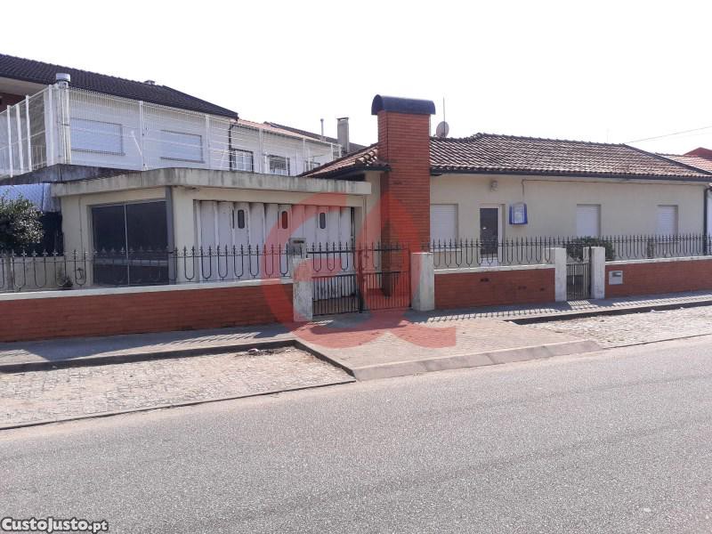 3 bedrooms House in Darque, Portugal No. 213868