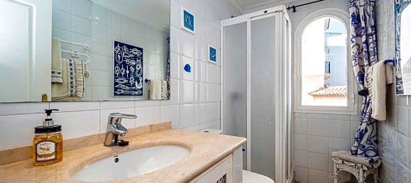 Apartamento de 2 dormitorios en Marbella, Spain No. 94022 6