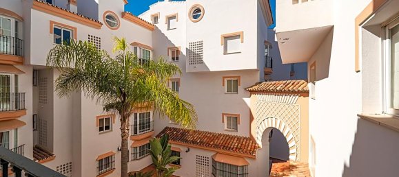 Apartamento de 2 dormitorios en Marbella, Spain No. 94022 9