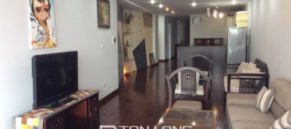 Apartamento de 3 dormitorios en Tay Ho, Vietnam No. 2827 2