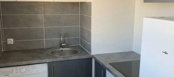 Studio in Paris, France No. 285116 3