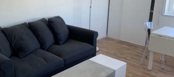 Studio in Paris, France No. 285116 2