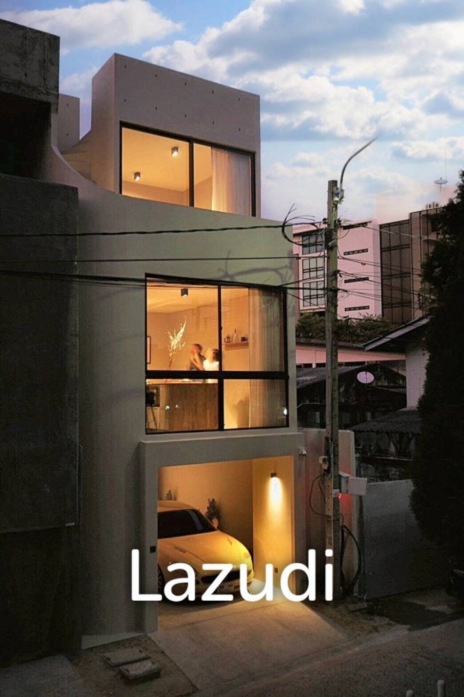 2 bedrooms Bungalow in Bangkok, Thailand No. 24176