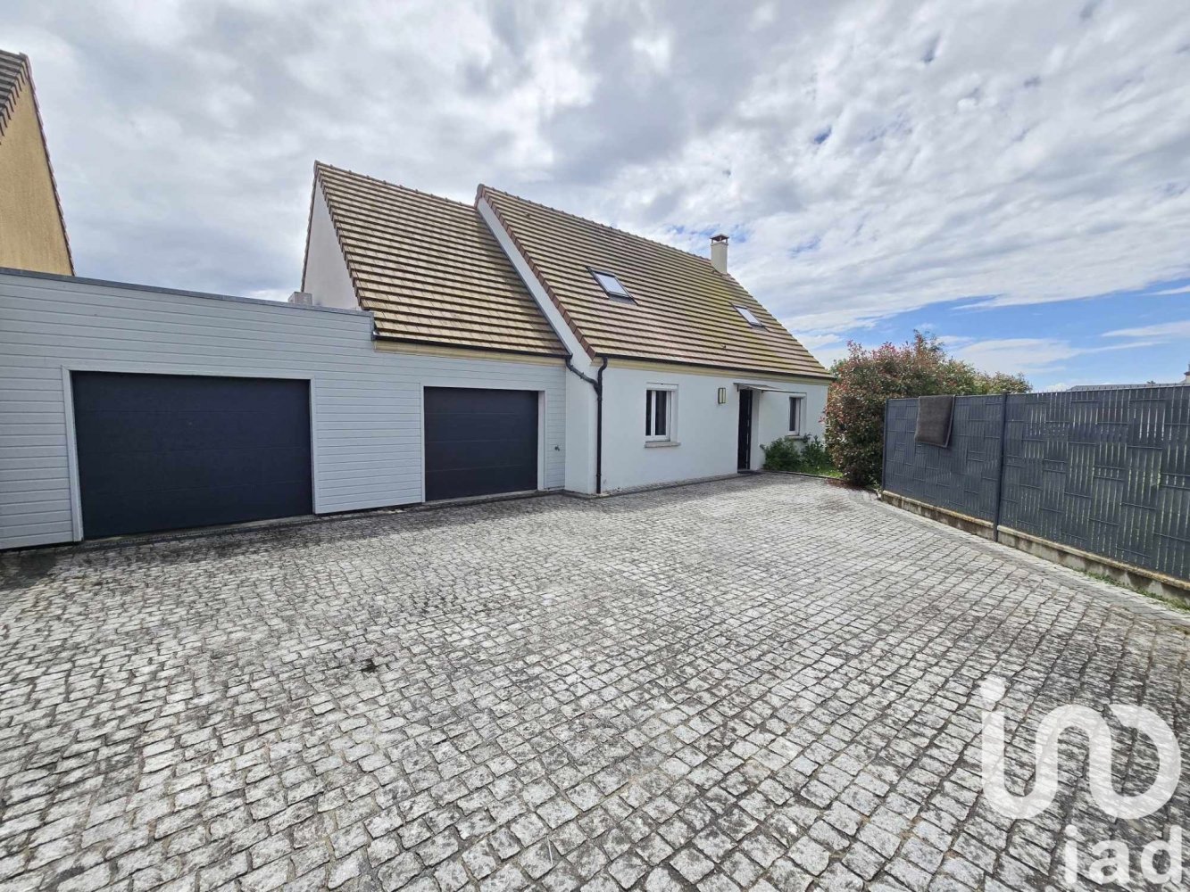 4 bedrooms House in Checy, France No. 64304