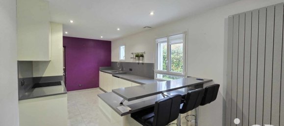 4 bedrooms House in Checy, France No. 64304 10