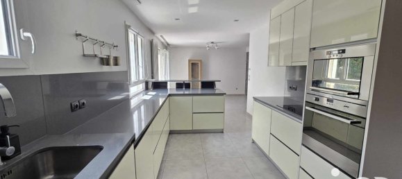 4 bedrooms House in Checy, France No. 64304 18